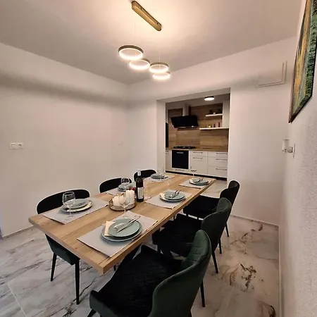 K. & M. Kolumbic Apartment *