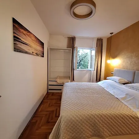 K. & M. Kolumbic Apartment Sveta Nedelja (Hvar)